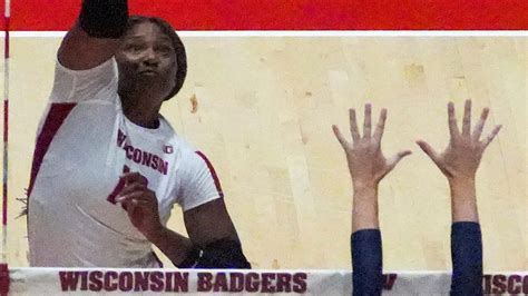 wisconsin volleyball.leak|Probe launched into leak of ‘private’ photos of U. of Wisconsin。